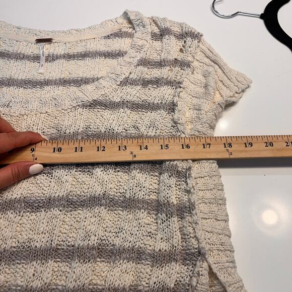 Free People Gray & Cream Striped Chunky Knit Short Sleeve Sweater Top Size Small - Picture 7 of 10